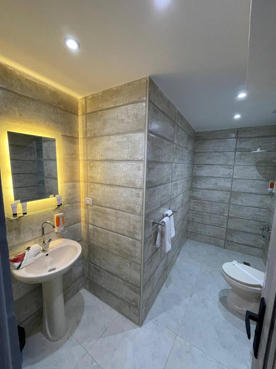 Locanda Pyramids Hotel Kafret el-Gabal Quarto foto